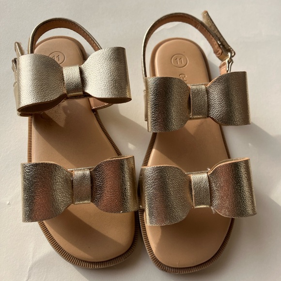 Cat & Jack Gold Metallic Bow Velcro Kids Sandals Size 11 - Picture 1 of 3